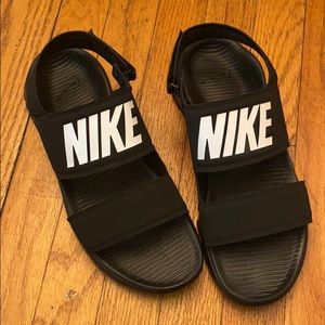 women's two strap nike sandals